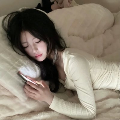 戴脚镣的女孩